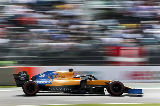 Daniel Ricciardo terpacu oleh performa Renault di GP AS